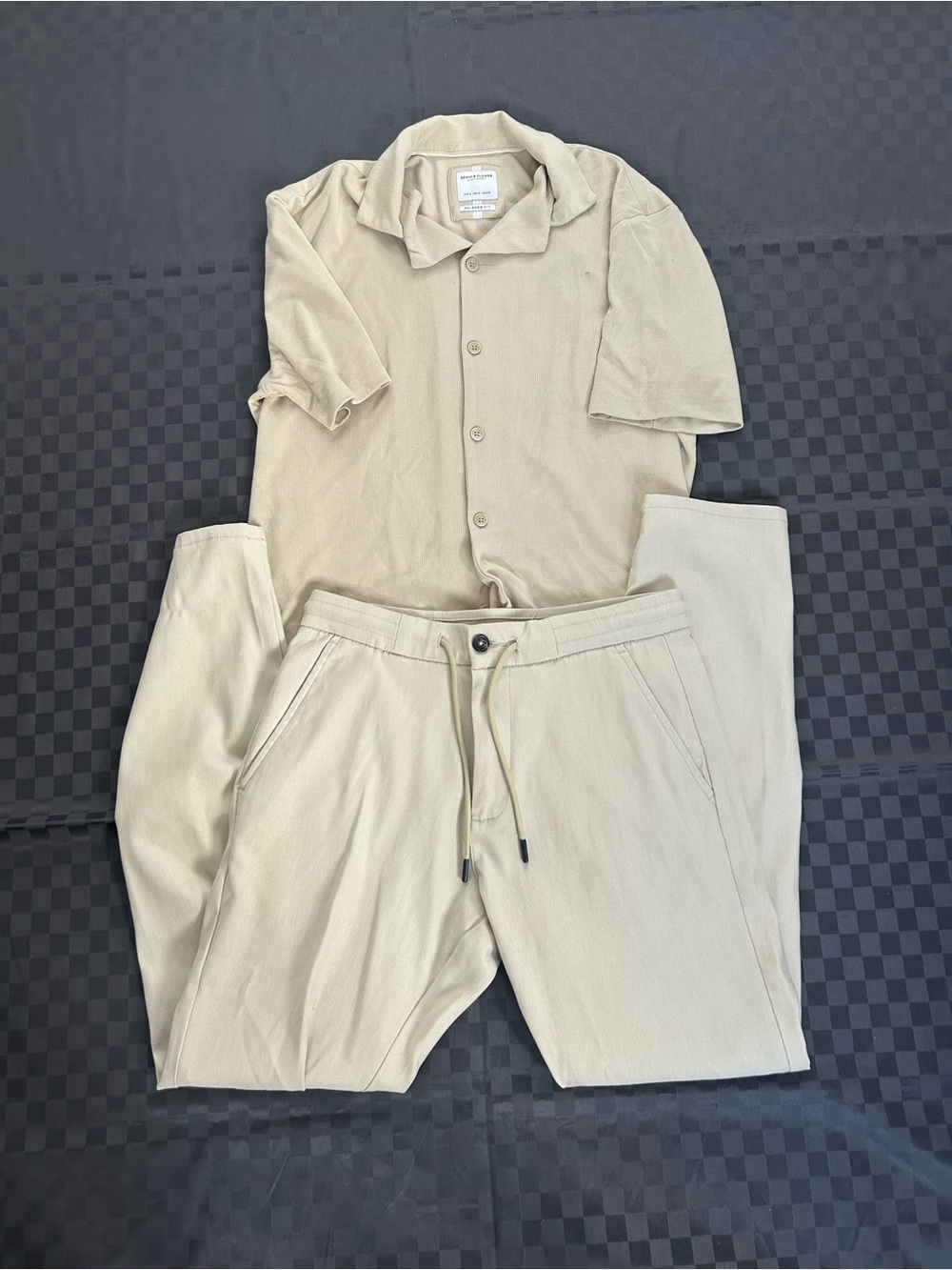 Two piece stone colour set